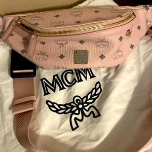 Fursten Belt Bag in Powder pink